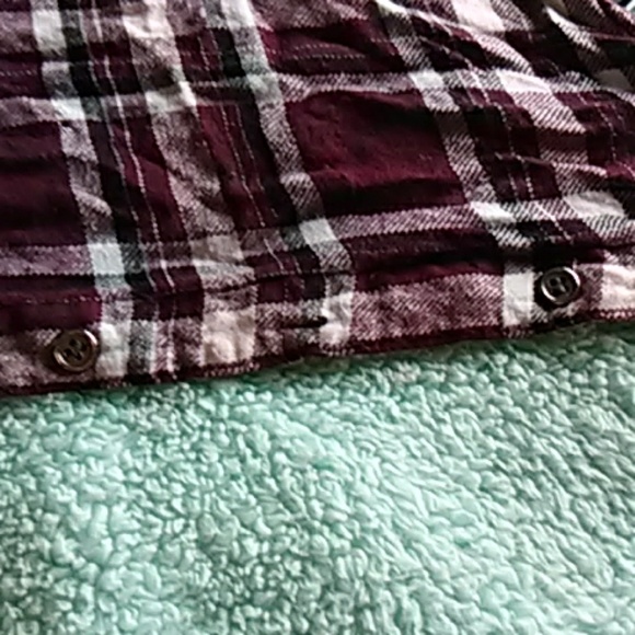 💙 Vanity Flannel 💙 - Picture 2 of 4